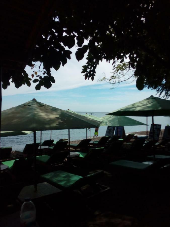 Beten Enjung Home Stay&Waroeng Amed  Exterior photo